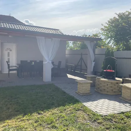 Anett Wellis Poroszlo * Pusztavacs