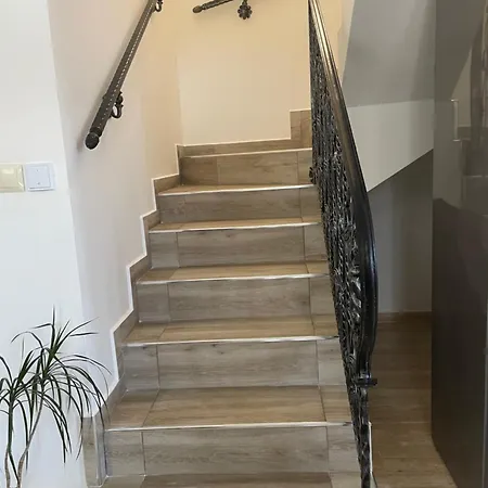 Anett Wellis Poroszlo * Pusztavacs