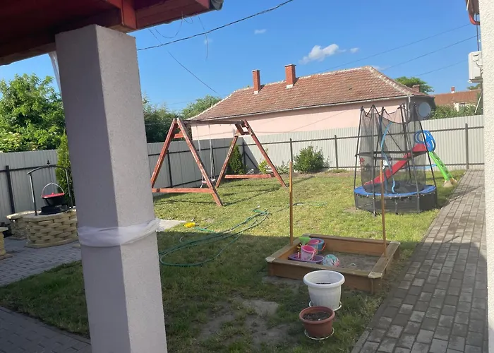 Anett Wellis Poroszlo Apartament