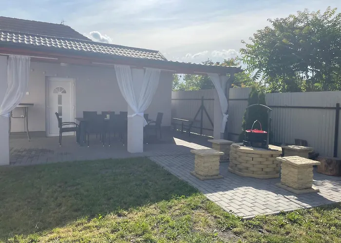 Anett Wellis Poroszlo * Pusztavacs