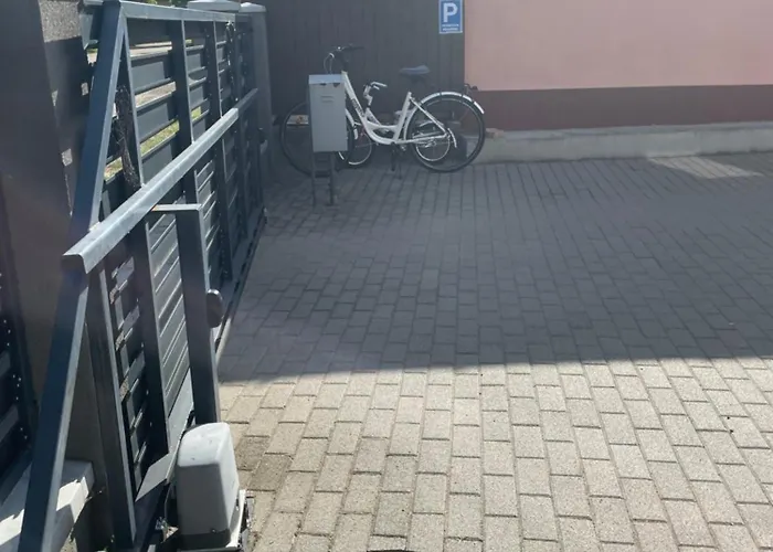 Anett Wellis Poroszlo