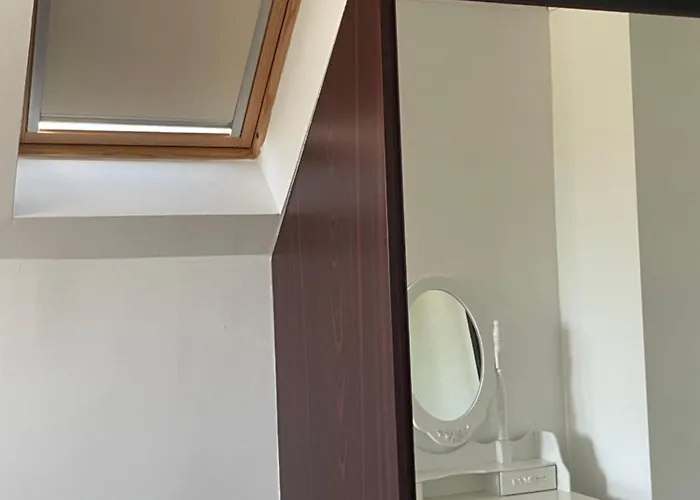 Anett Wellis Poroszlo *